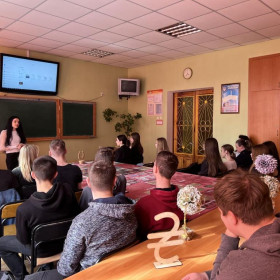 Від прикраси до валюти: становлення української гривні - 03.2023