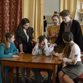 З виставою «Мина Мазайло»